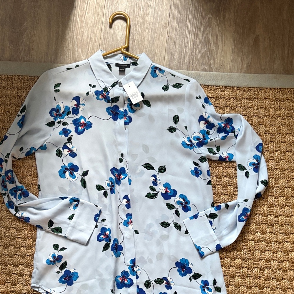 Ann Taylor Factory Light Blue Floral Button-Up Shirt - Picture 2 of 3